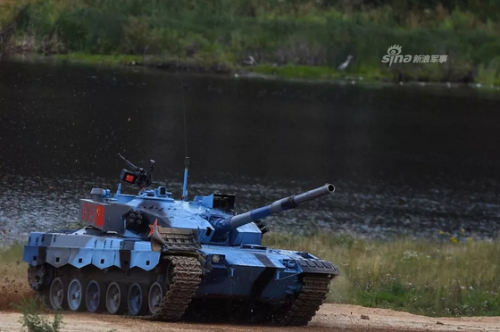 “坦克兩項(xiàng)”半決賽中國小組奪魁，“海上登陸”接力賽暫居第一